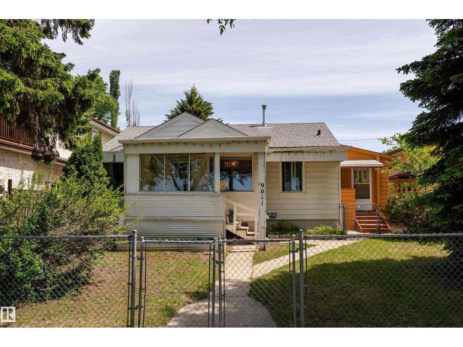 9011 95 ST NW - photo 2