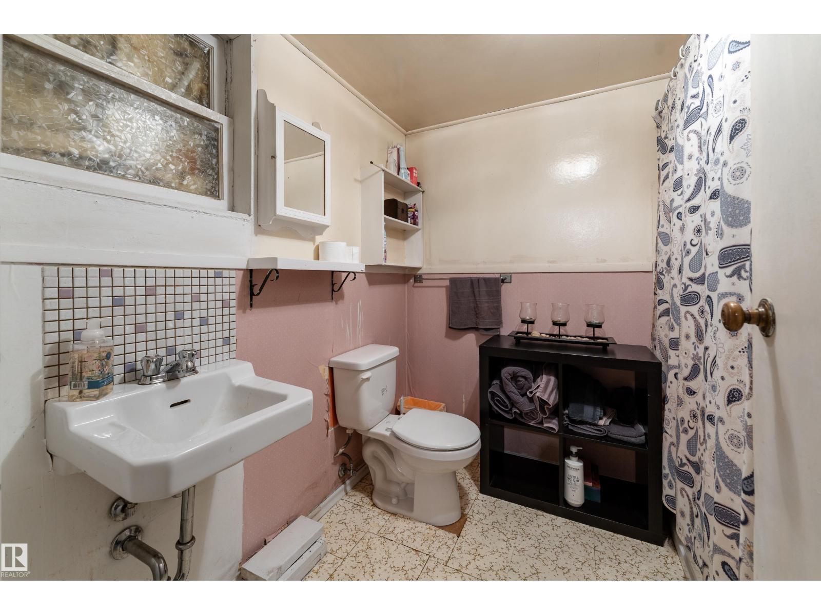 9011 95 ST NW — photo 33