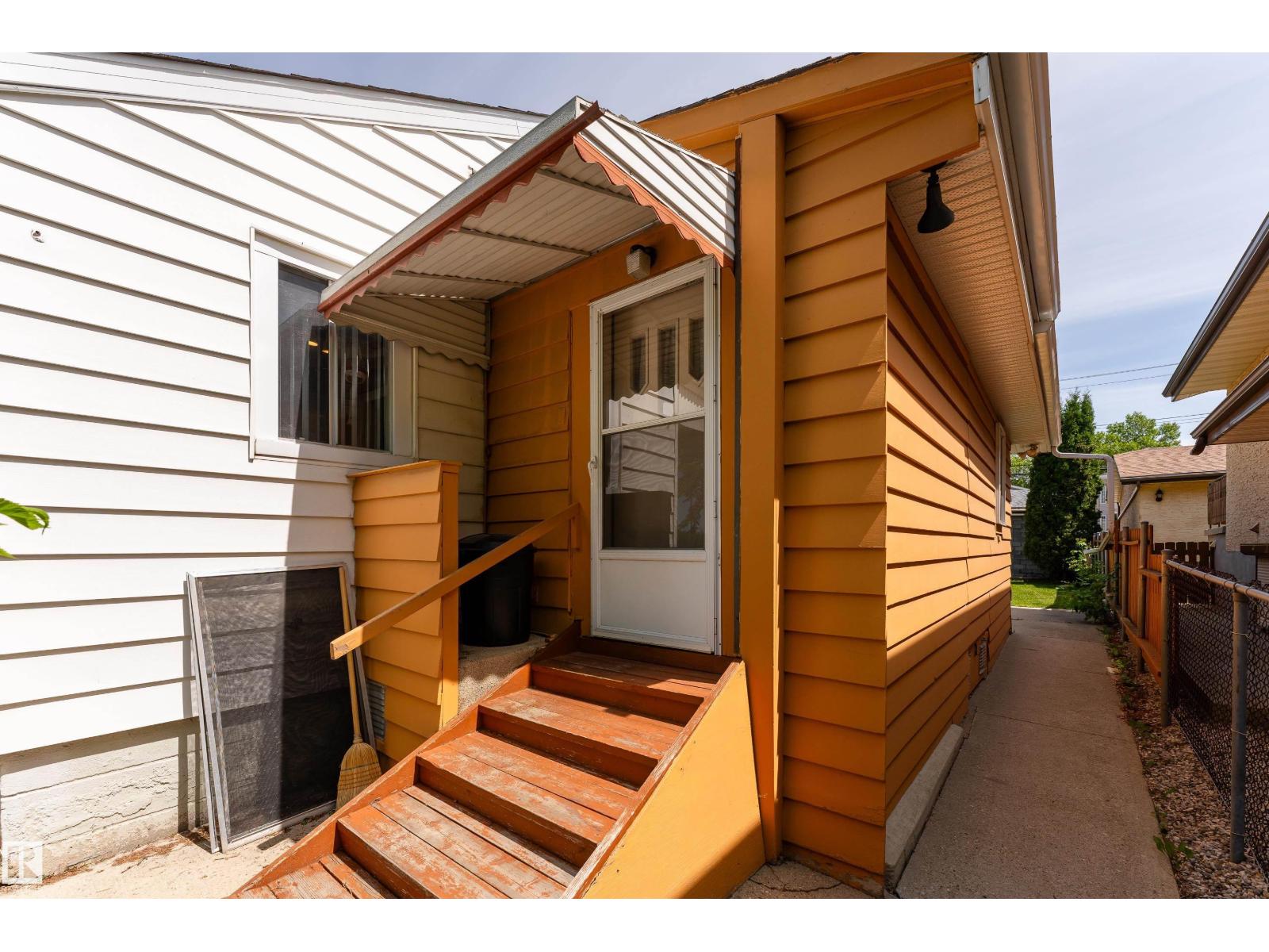 9011 95 ST NW — photo 37