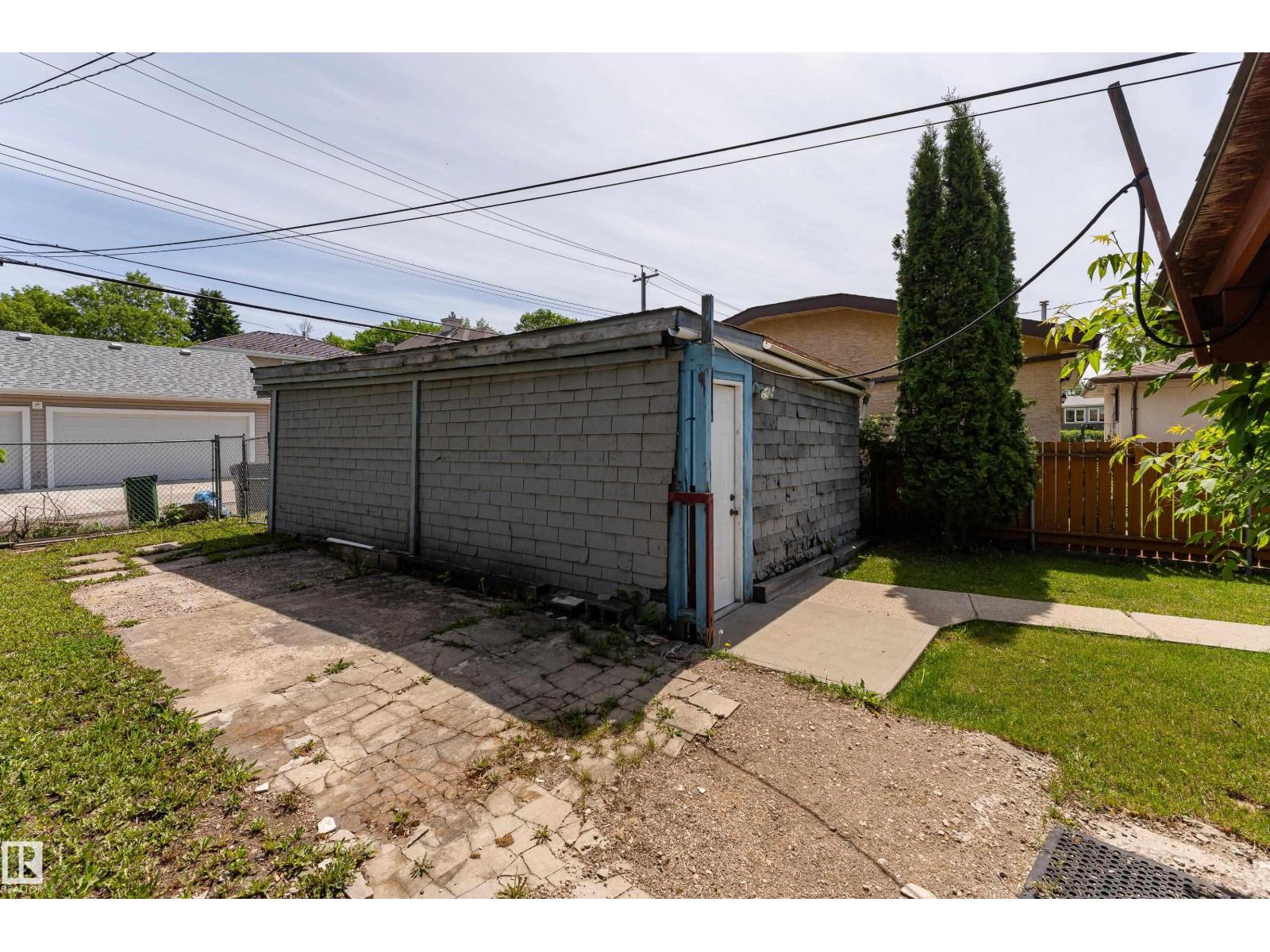 9011 95 ST NW — photo 42