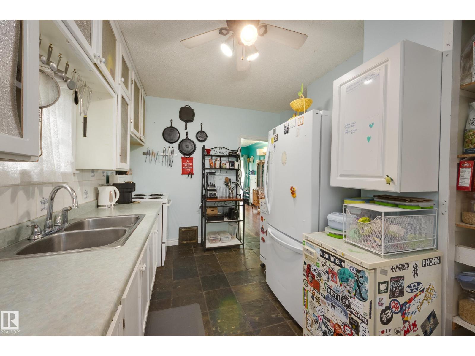 10631 71 AV NW — photo 10