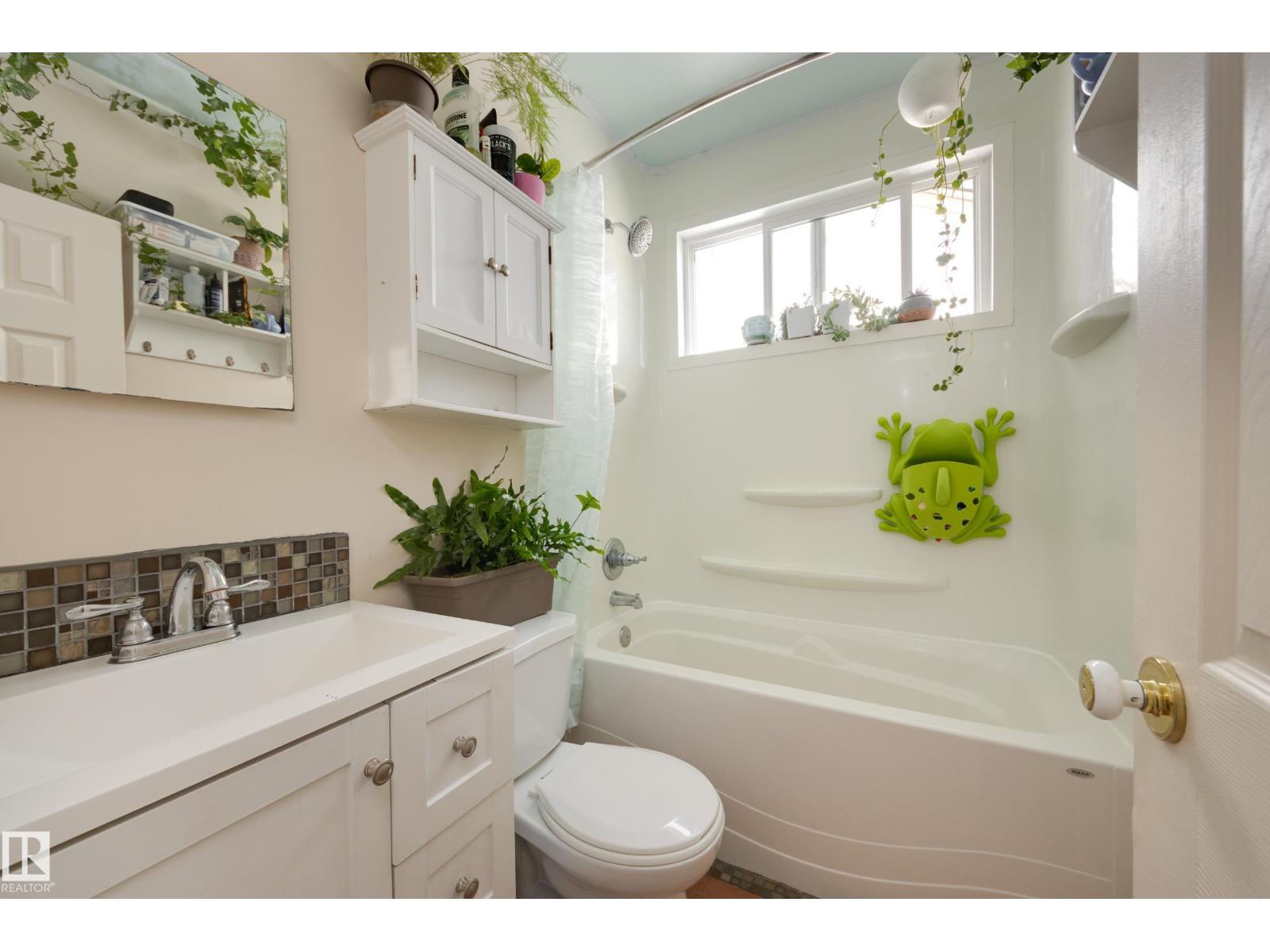 10631 71 AV NW — photo 16