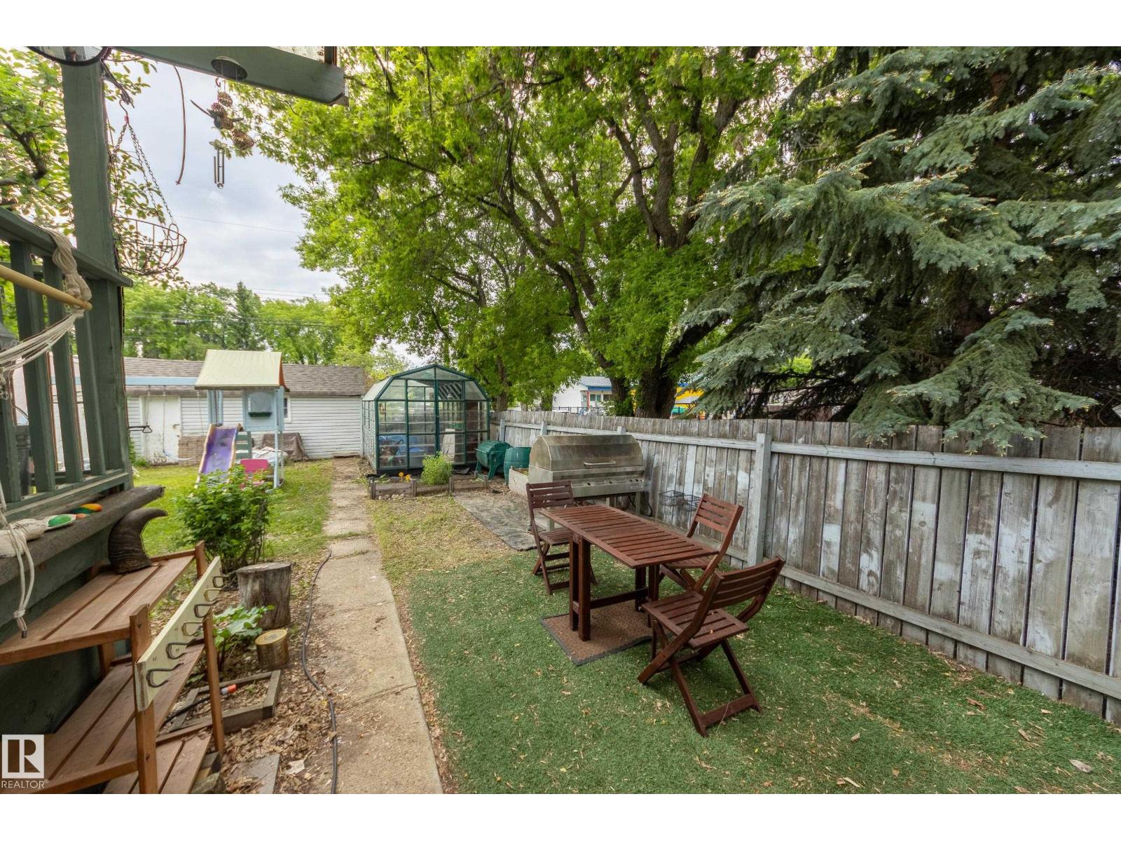 10631 71 AV NW — photo 31