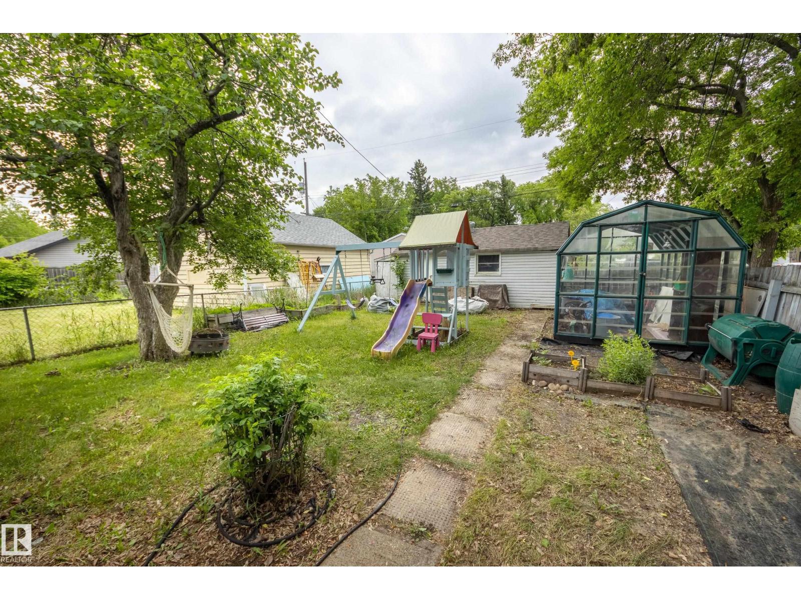 10631 71 AV NW — photo 32