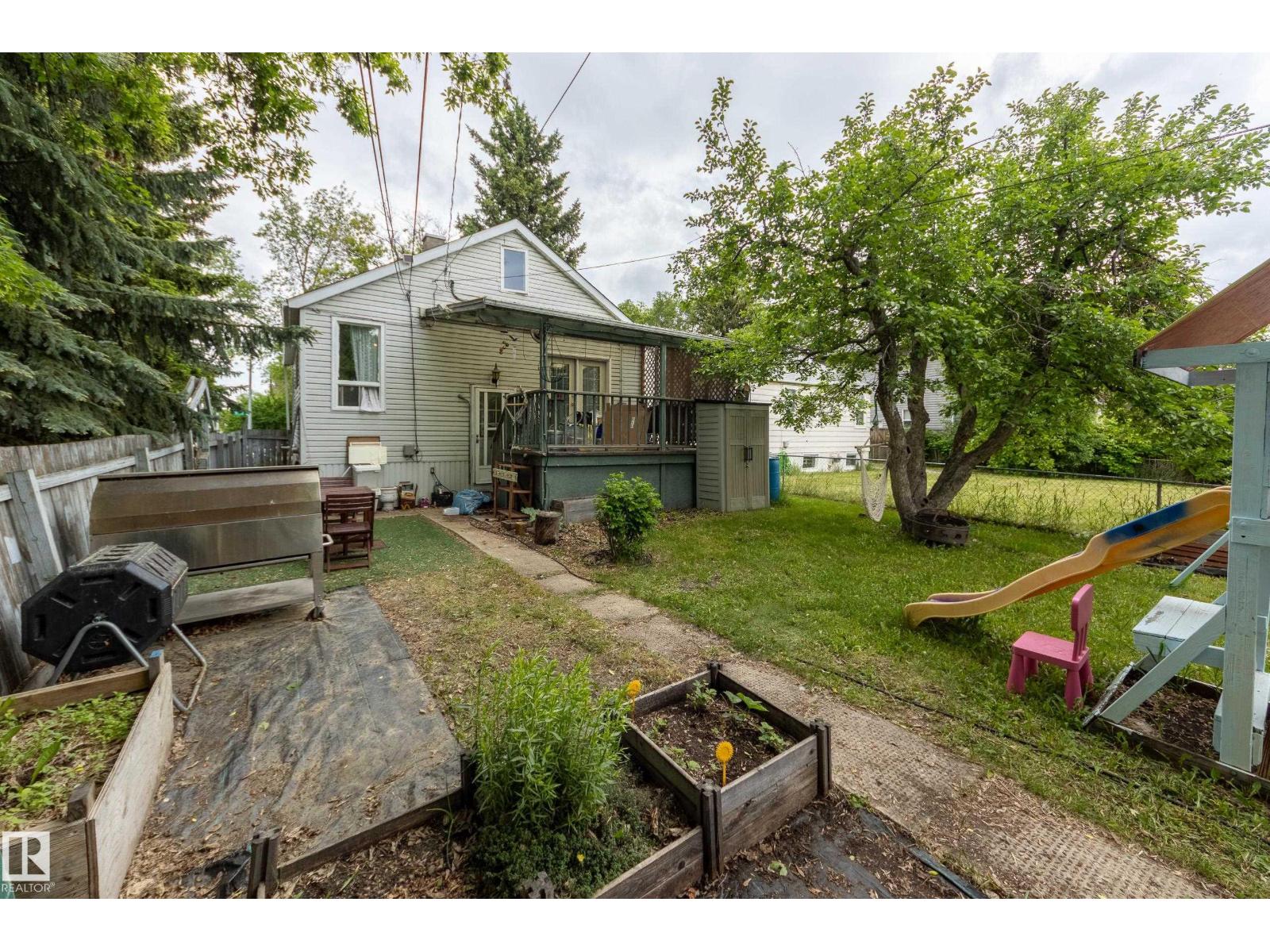 10631 71 AV NW — photo 33