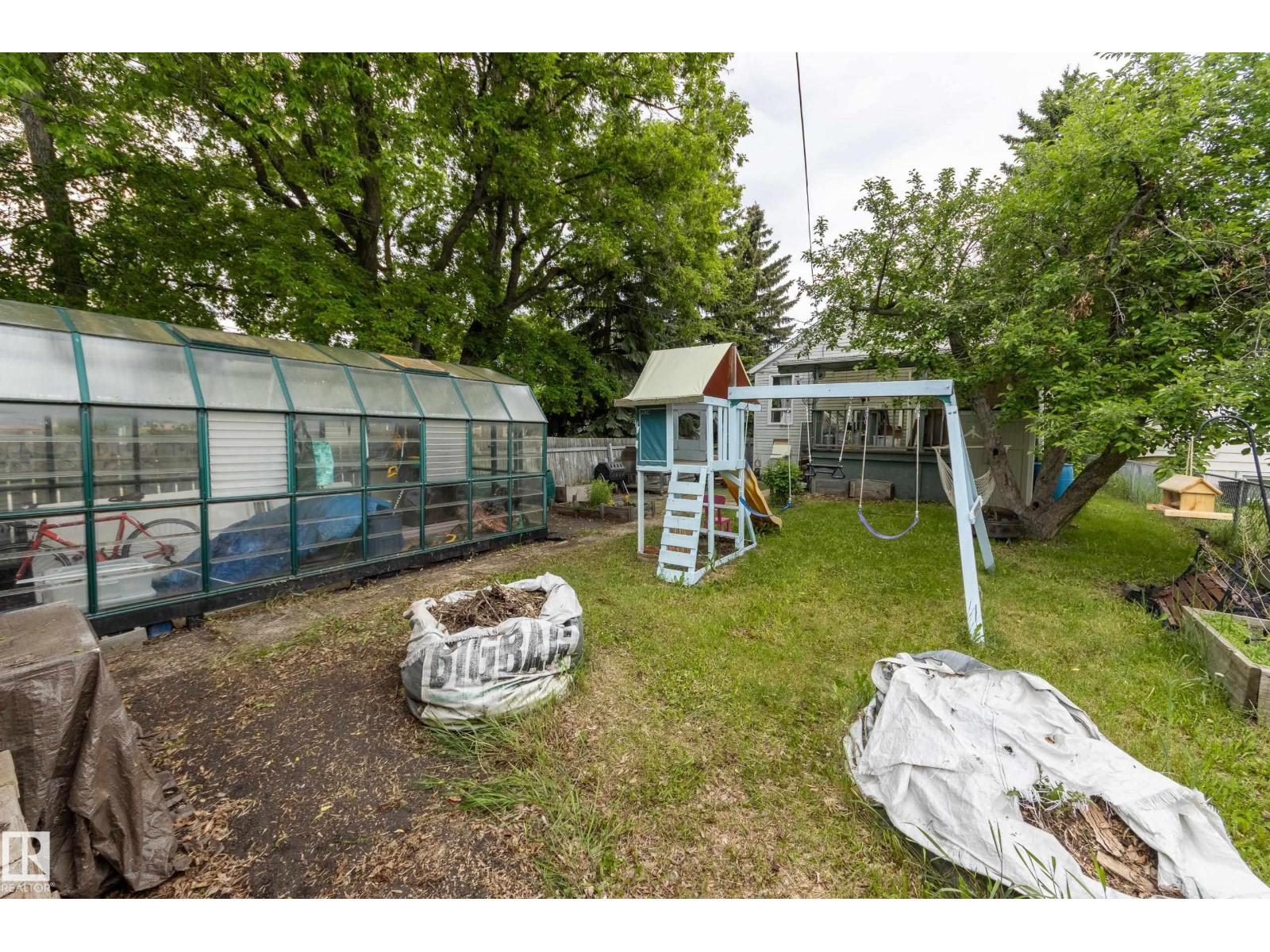 10631 71 AV NW — photo 35