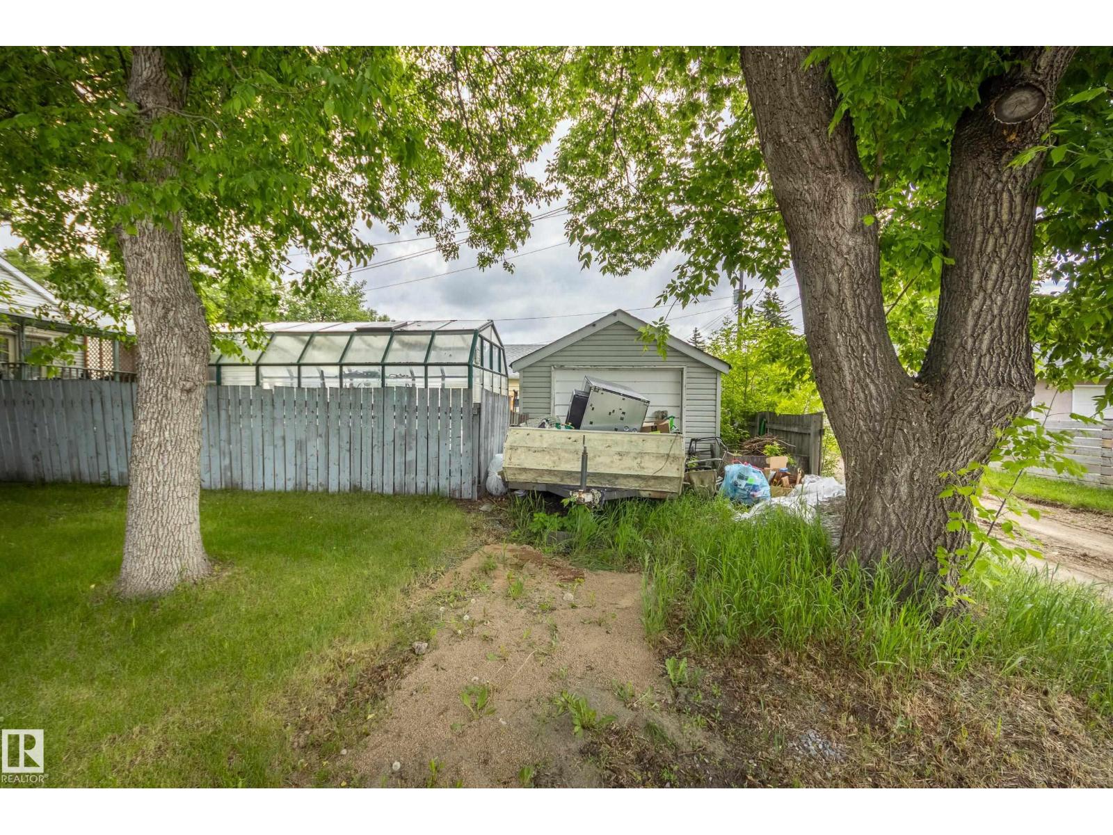 10631 71 AV NW — photo 37