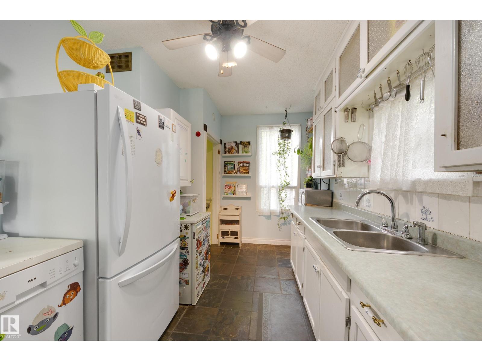 10631 71 AV NW — photo 9