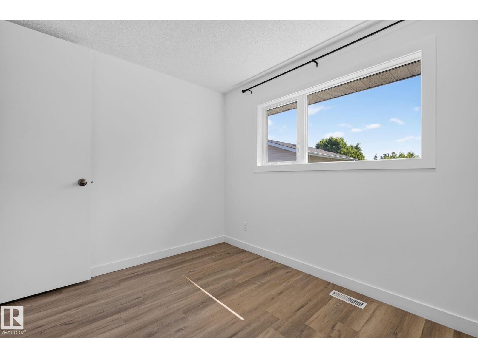 3119 104 ST NW - 20