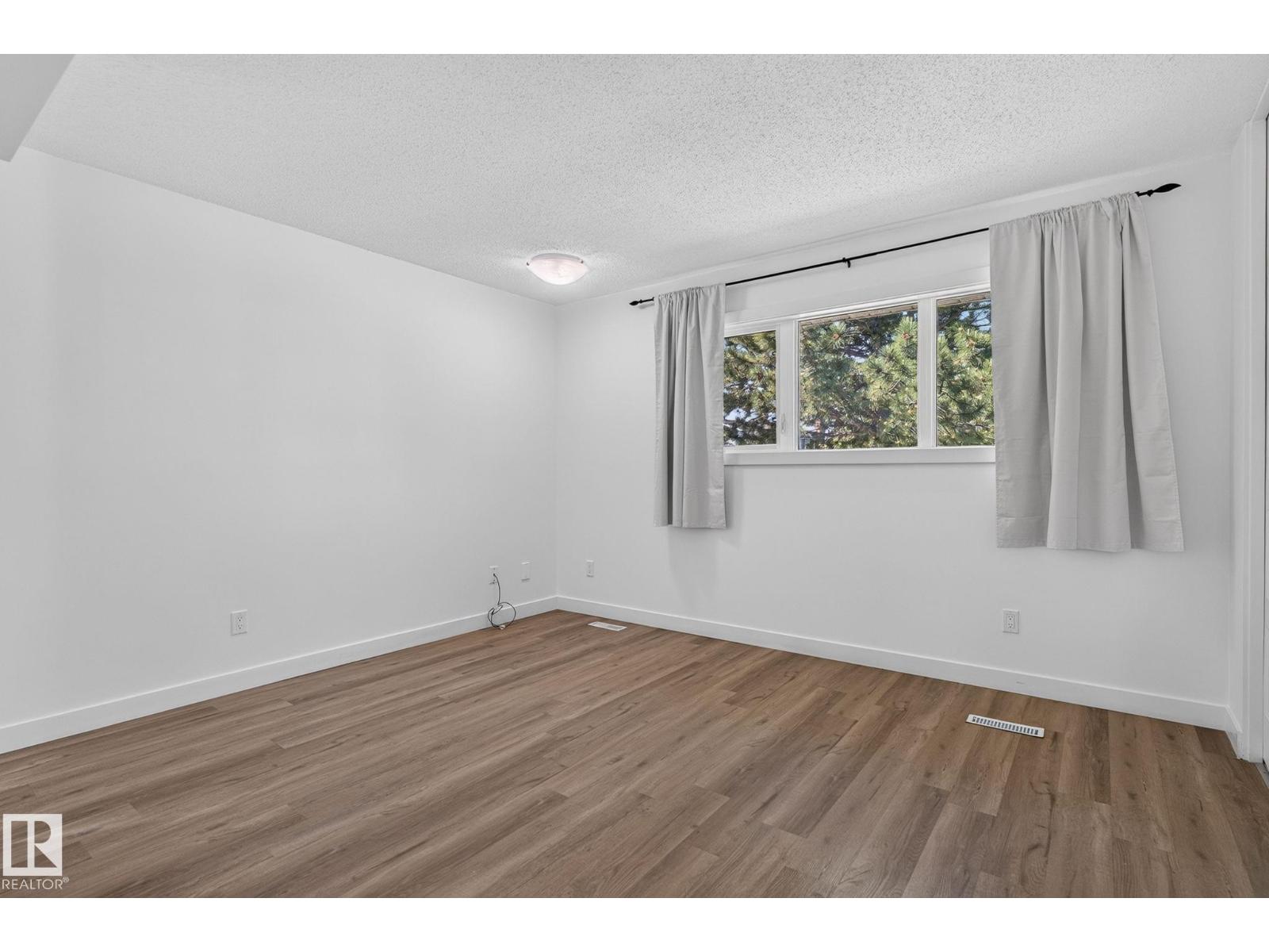 3119 104 ST NW - 23