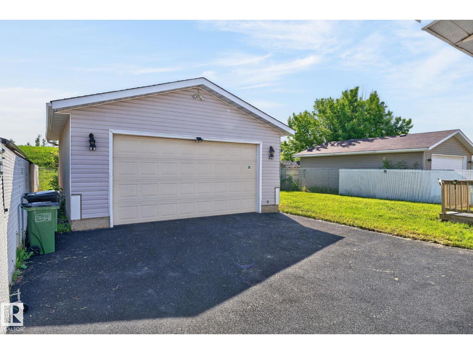 3119 104 ST NW - 44