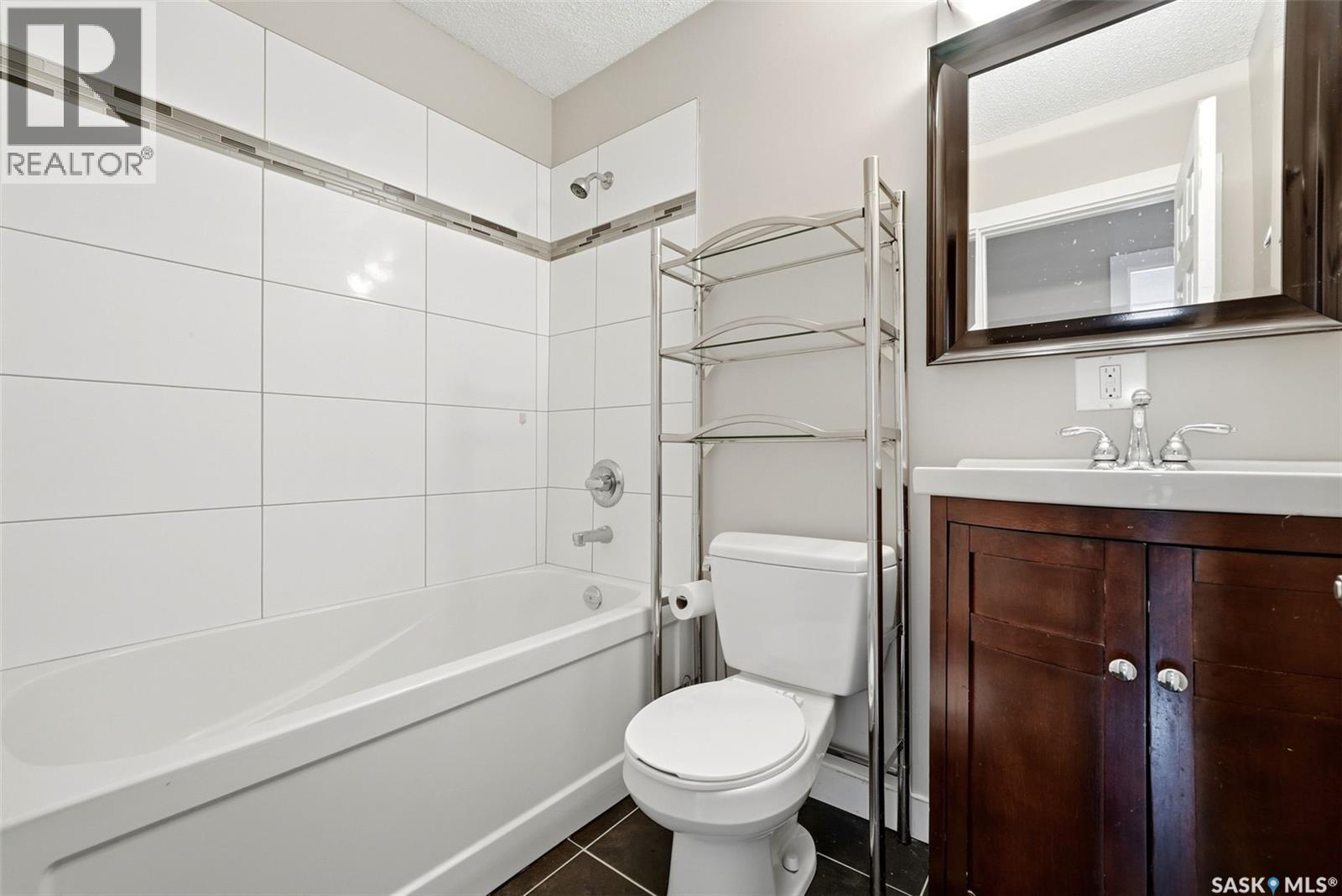 #3 230 Broadway AVENUE E - 15