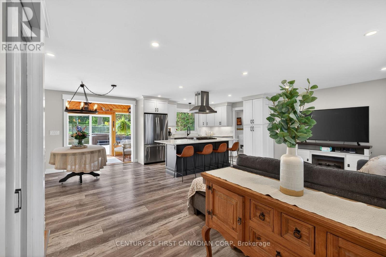 10383 ILDERTON ROAD - 6