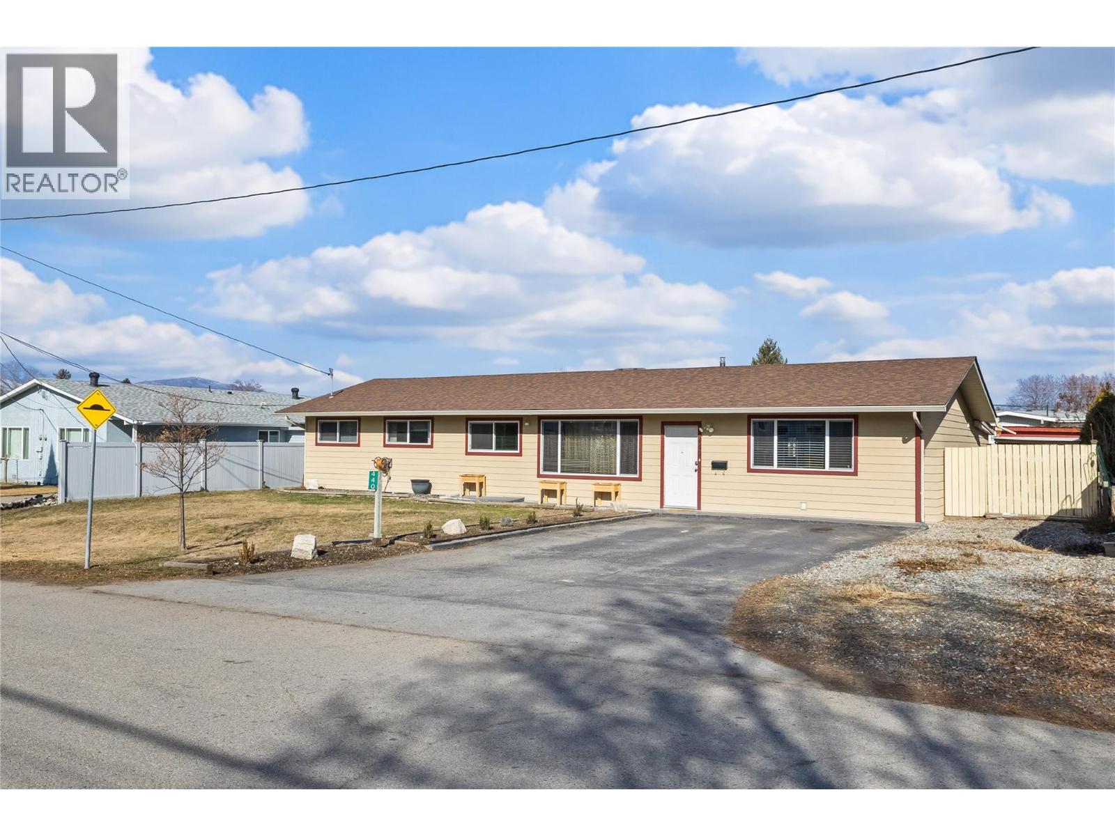440 Primrose Road - 1