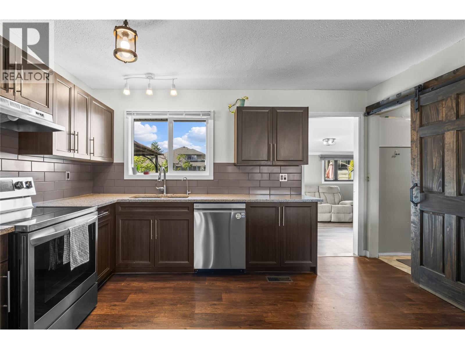 440 Primrose Road - 13