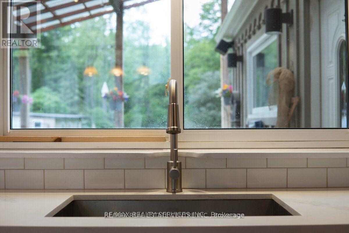 104 KENNEDY ROAD - 4