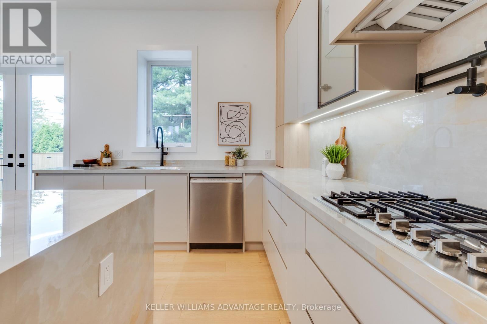 121 DURANT AVENUE - 16