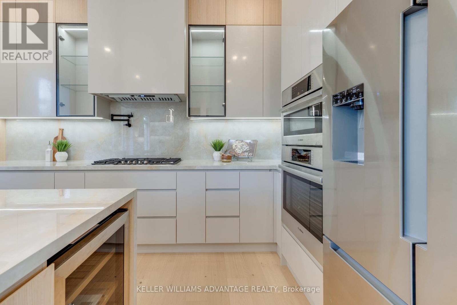 121 DURANT AVENUE - 18