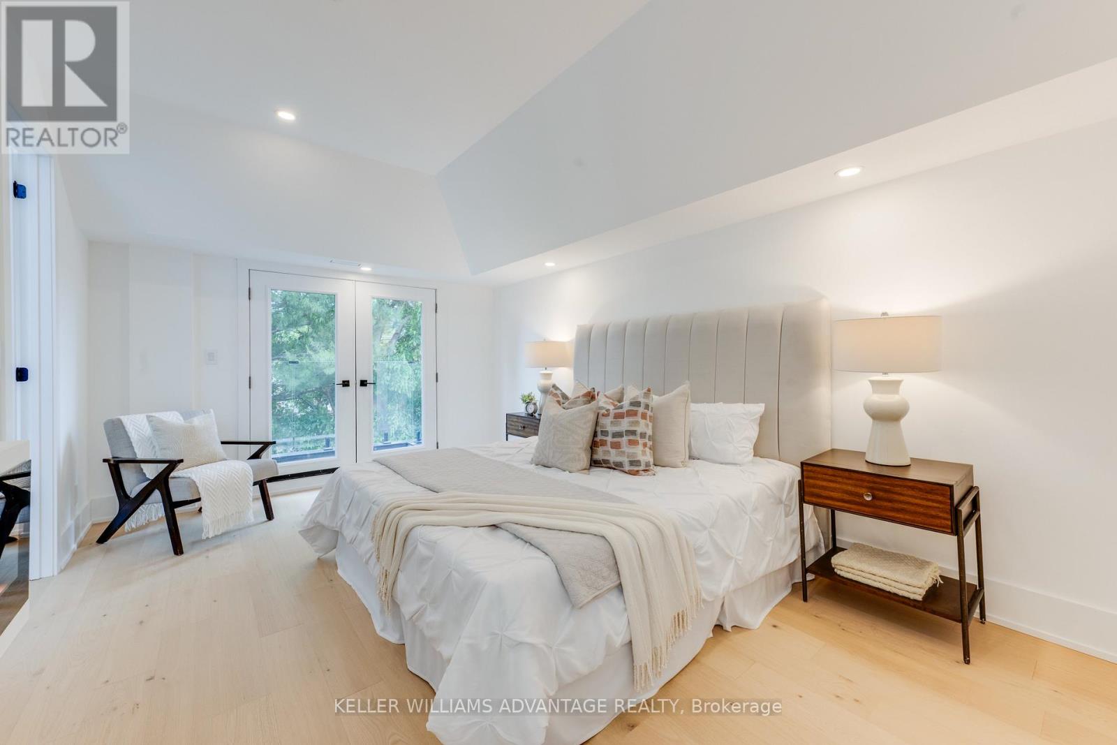 121 DURANT AVENUE - 20