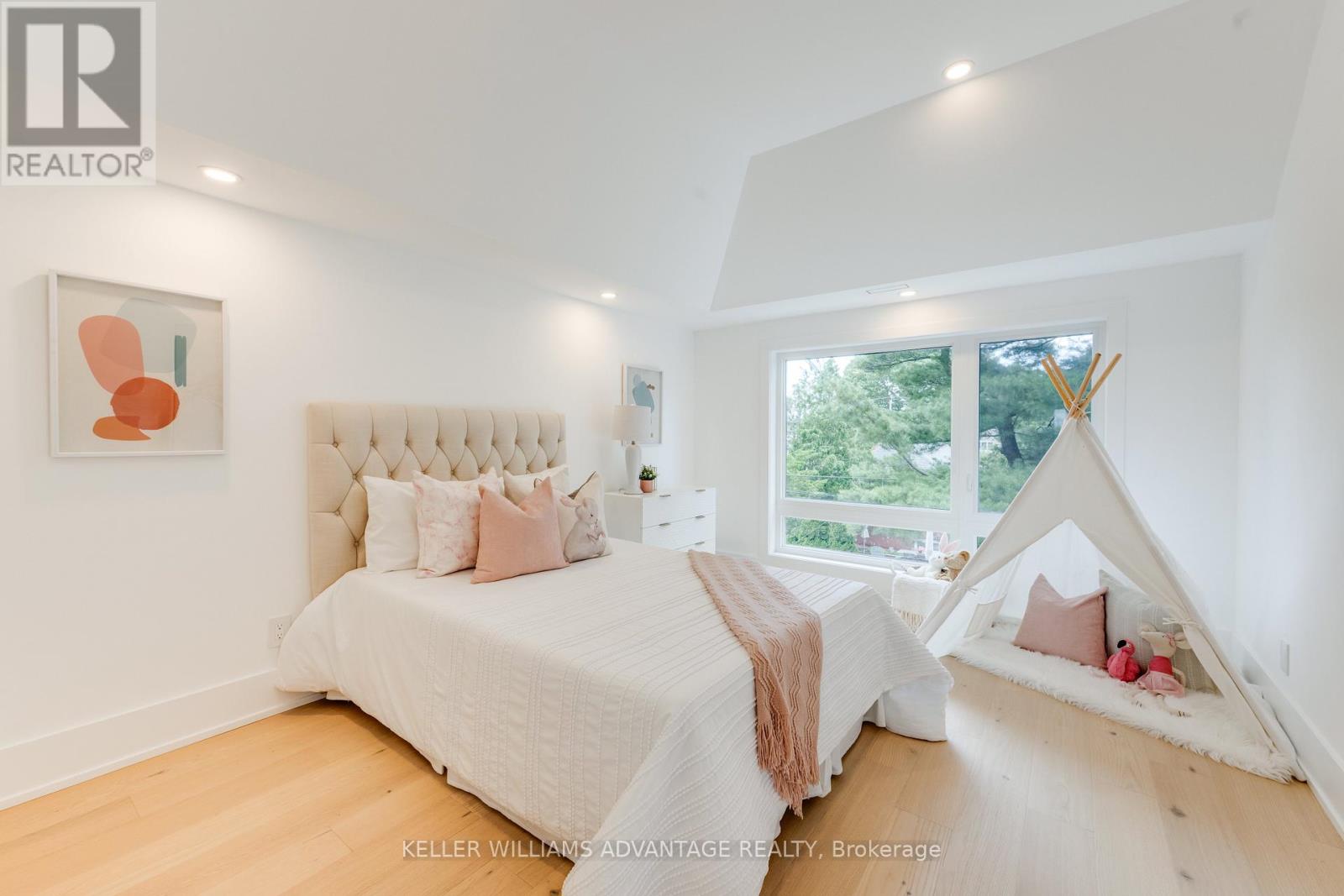 121 DURANT AVENUE - 27