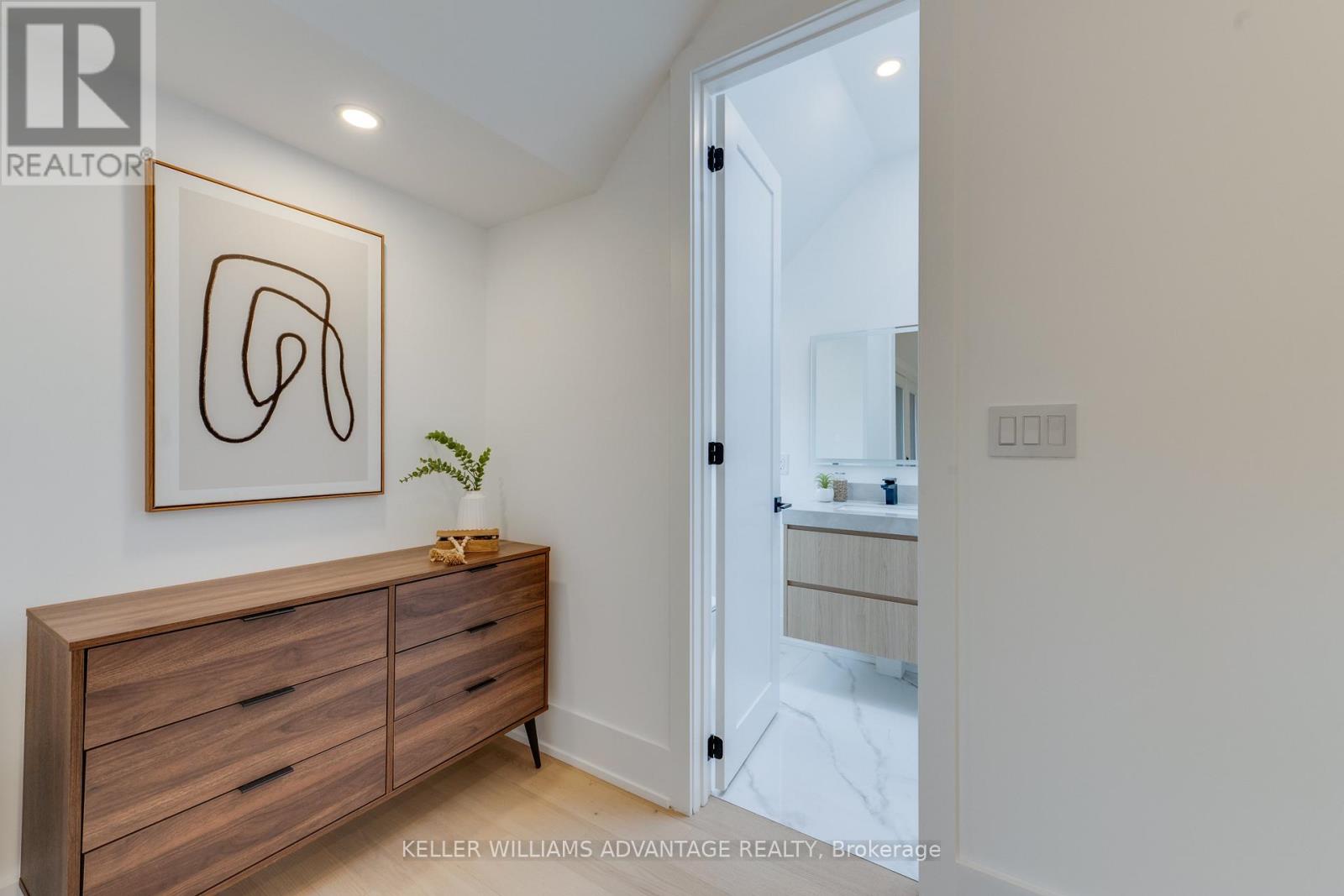121 DURANT AVENUE - 34