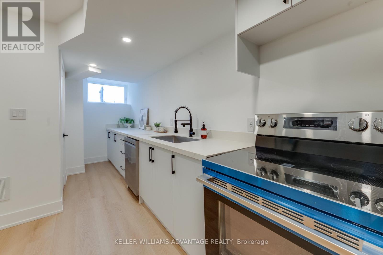 121 DURANT AVENUE - 36