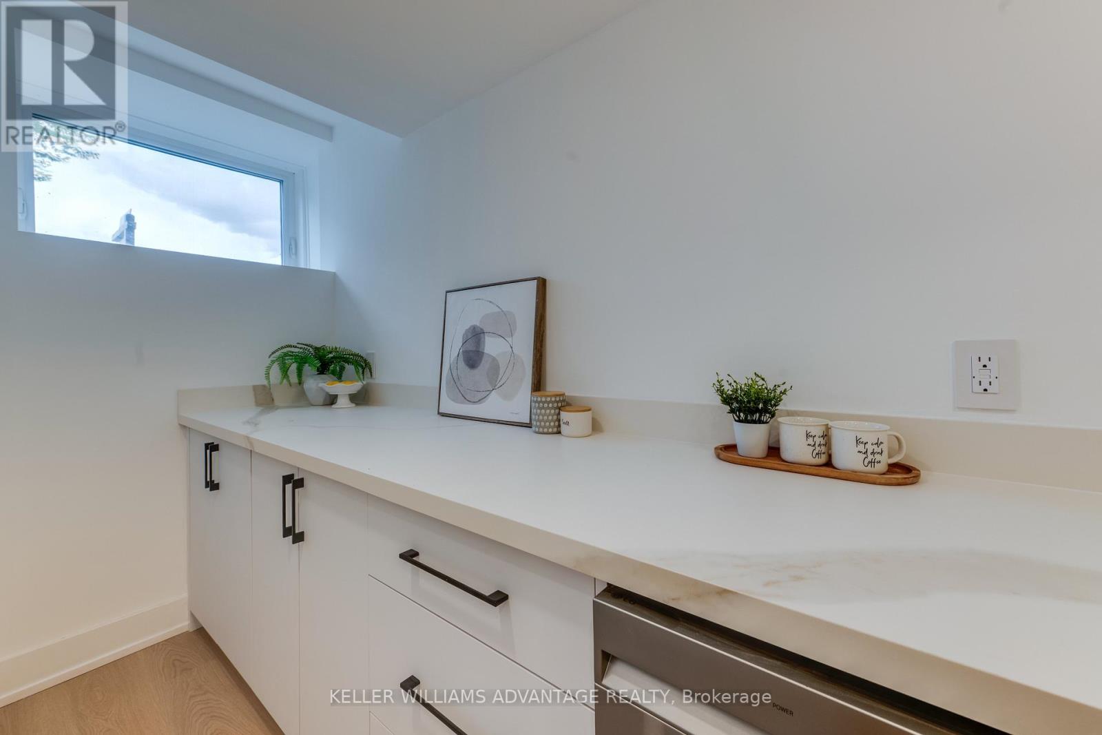 121 DURANT AVENUE - 37