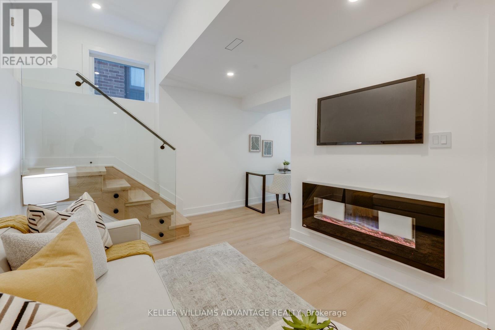 121 DURANT AVENUE - 44