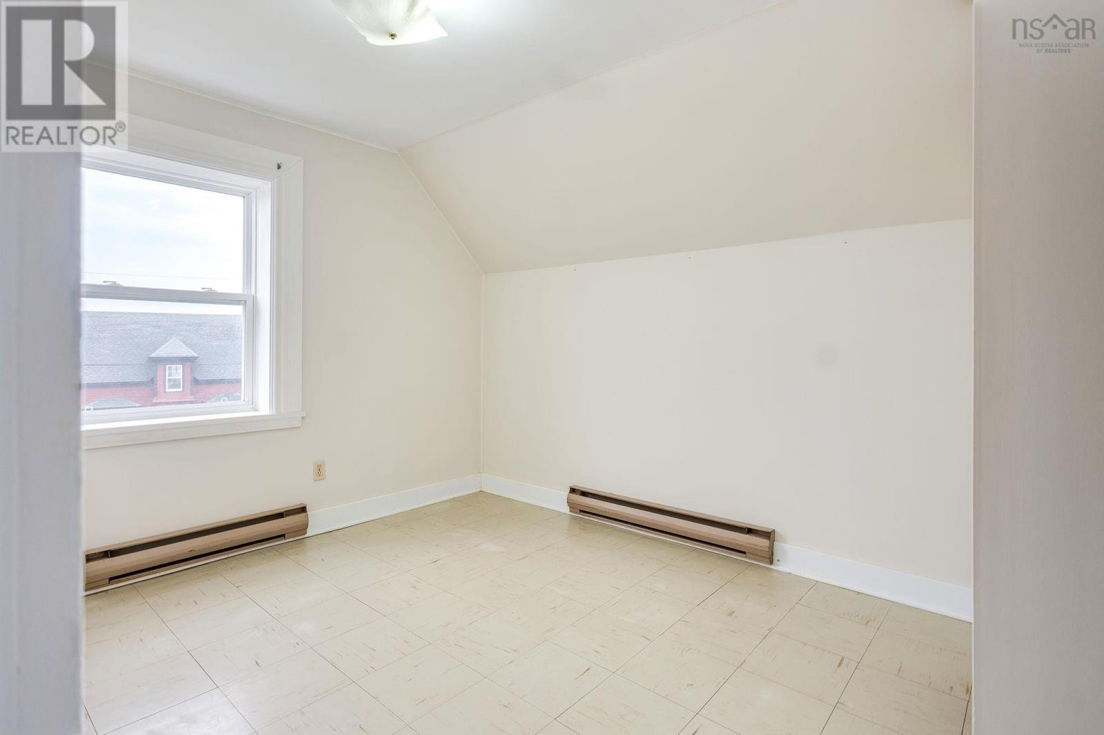12 Lighthouse Road - 32