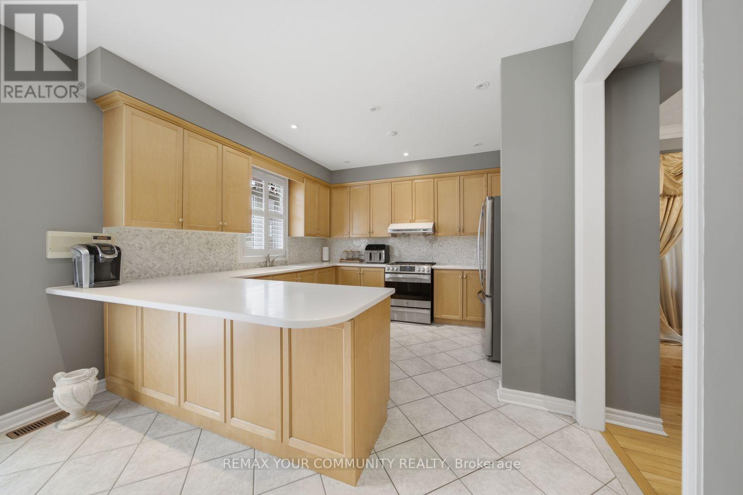 10 ST CLARE BOULEVARD - 12