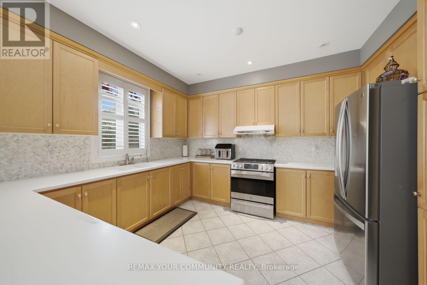 10 ST CLARE BOULEVARD - 14