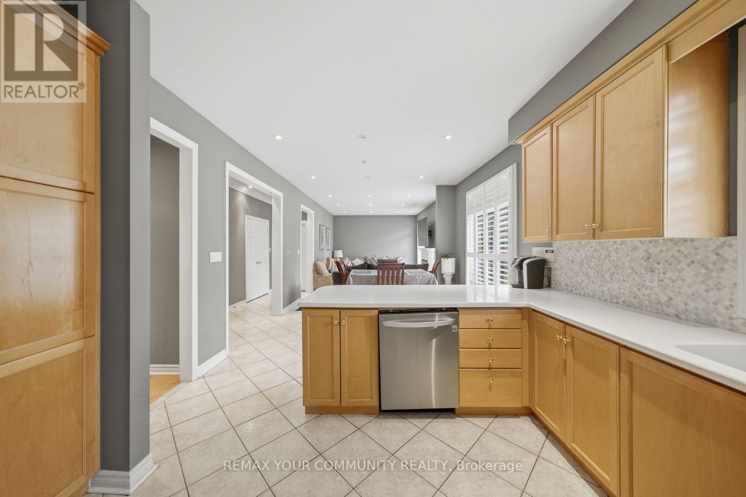 10 ST CLARE BOULEVARD - 15