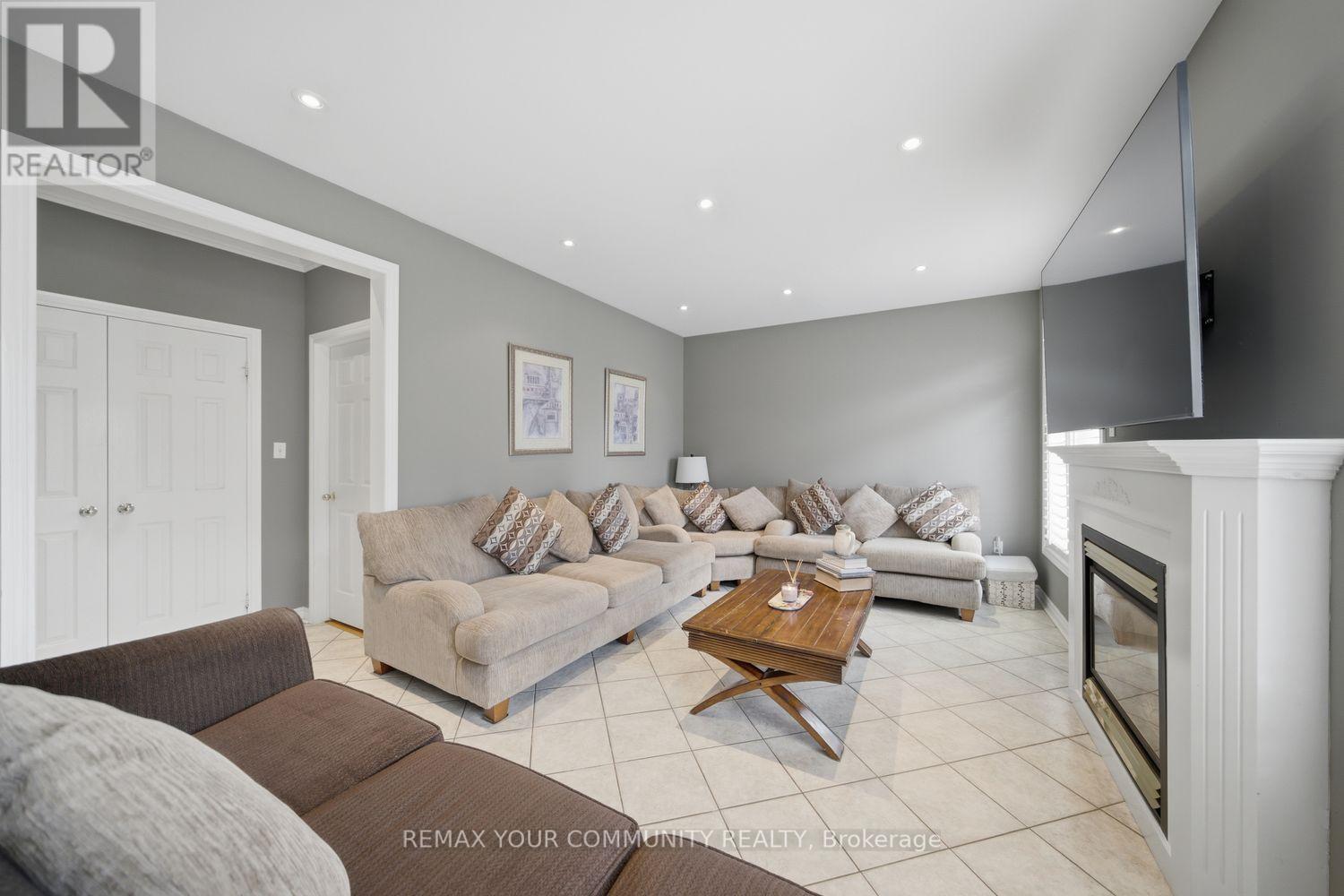 10 ST CLARE BOULEVARD - 19