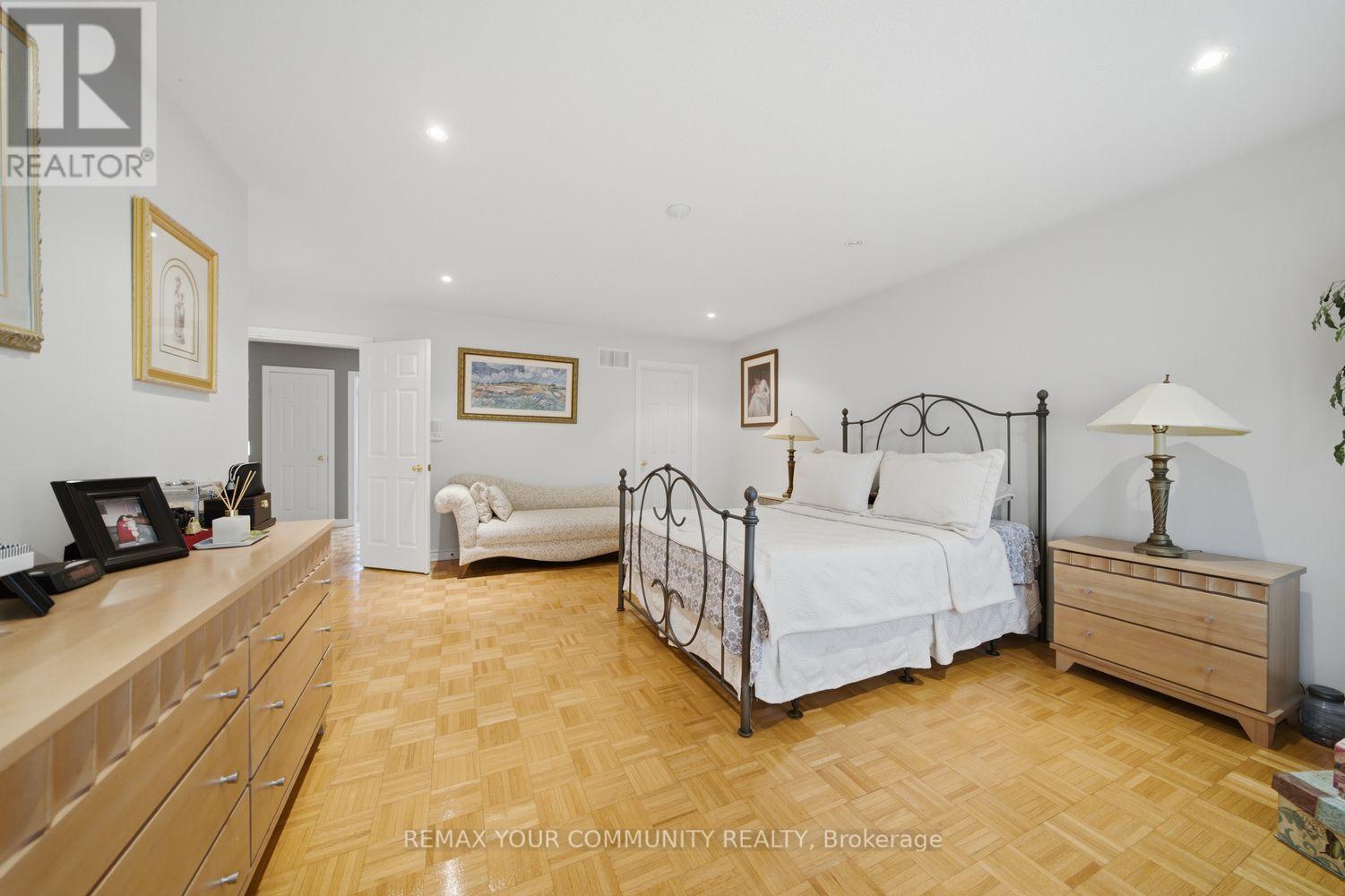10 ST CLARE BOULEVARD - 26