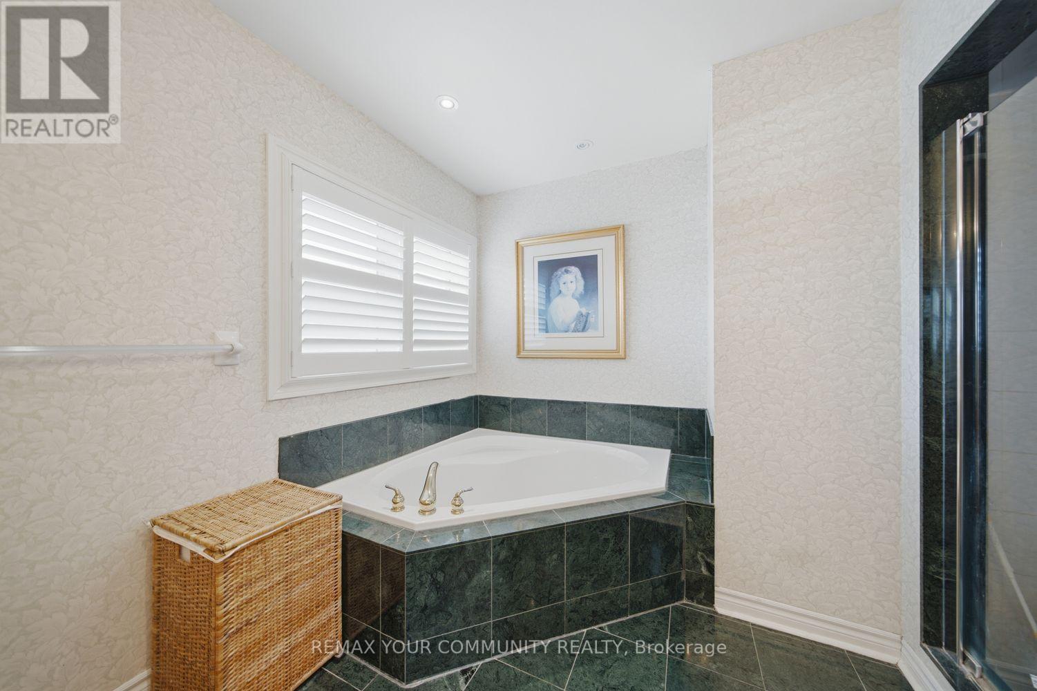 10 ST CLARE BOULEVARD - 28