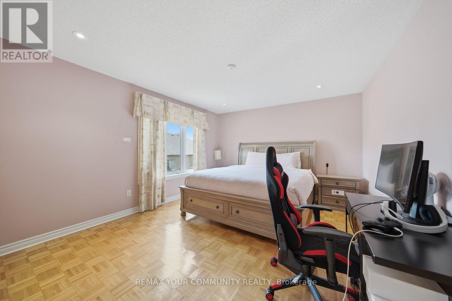 10 ST CLARE BOULEVARD - 29