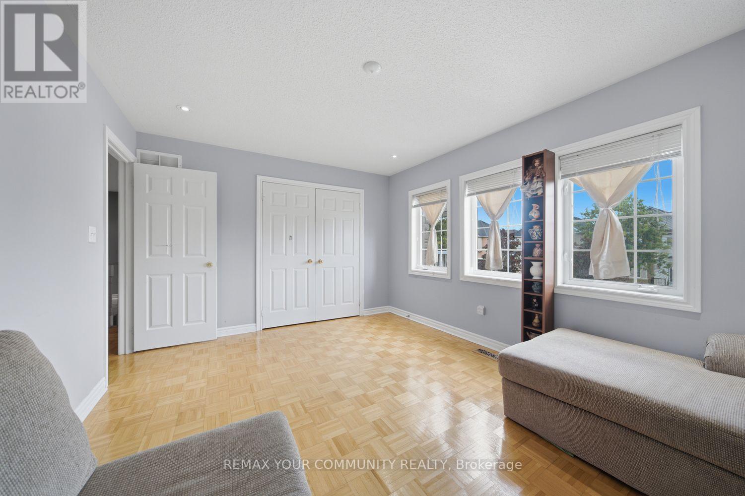10 ST CLARE BOULEVARD - 33