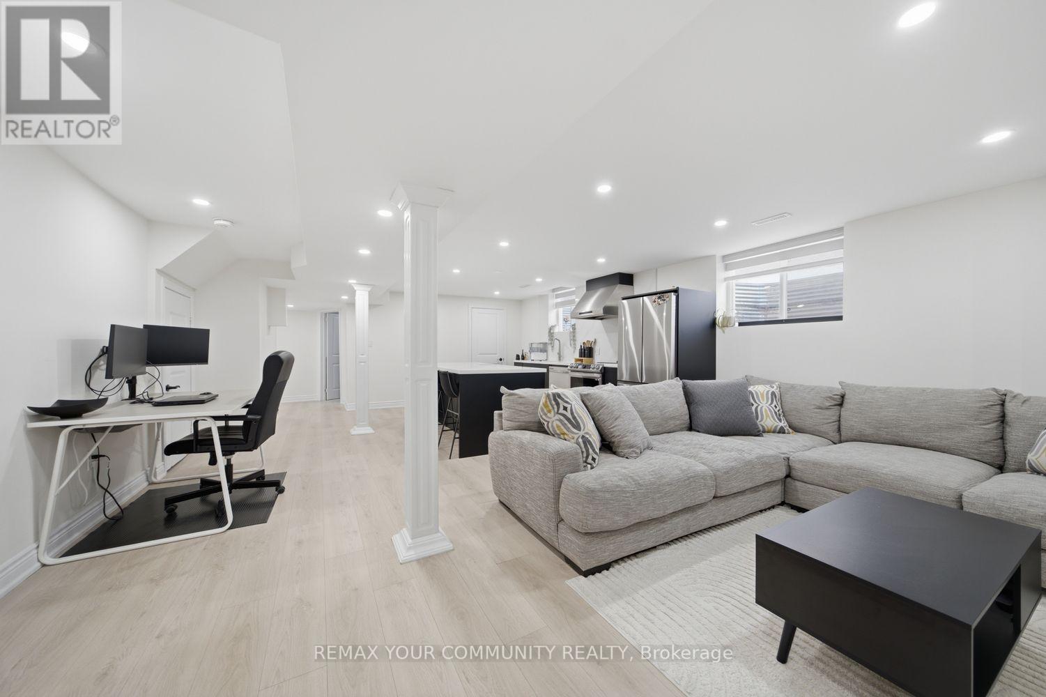 10 ST CLARE BOULEVARD - 38