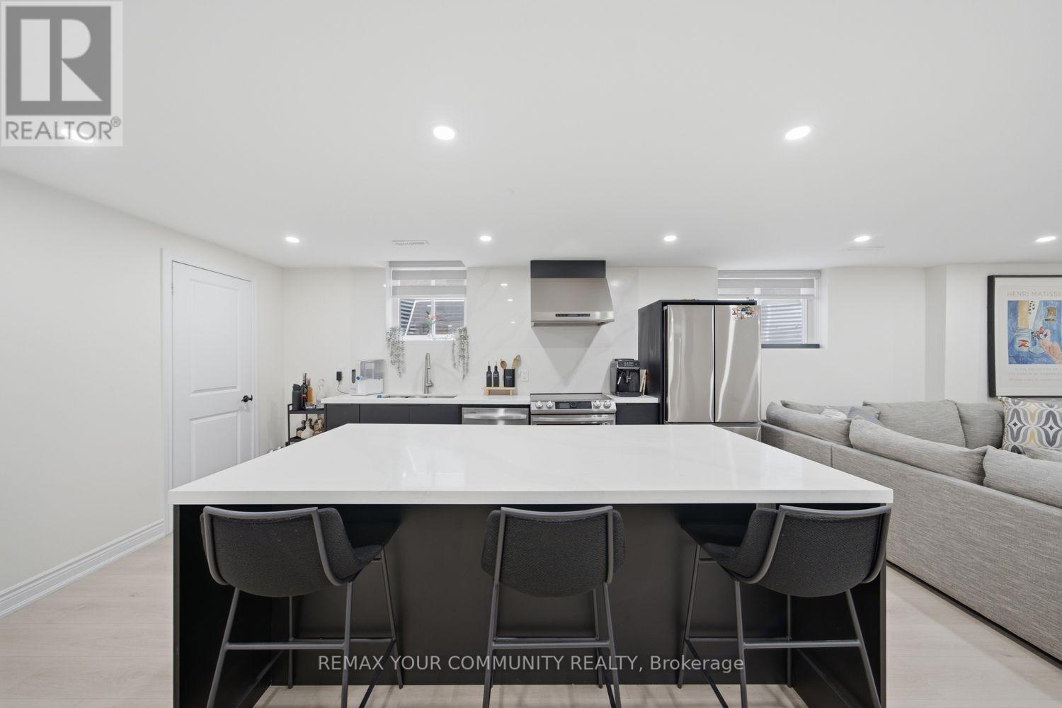 10 ST CLARE BOULEVARD - 40