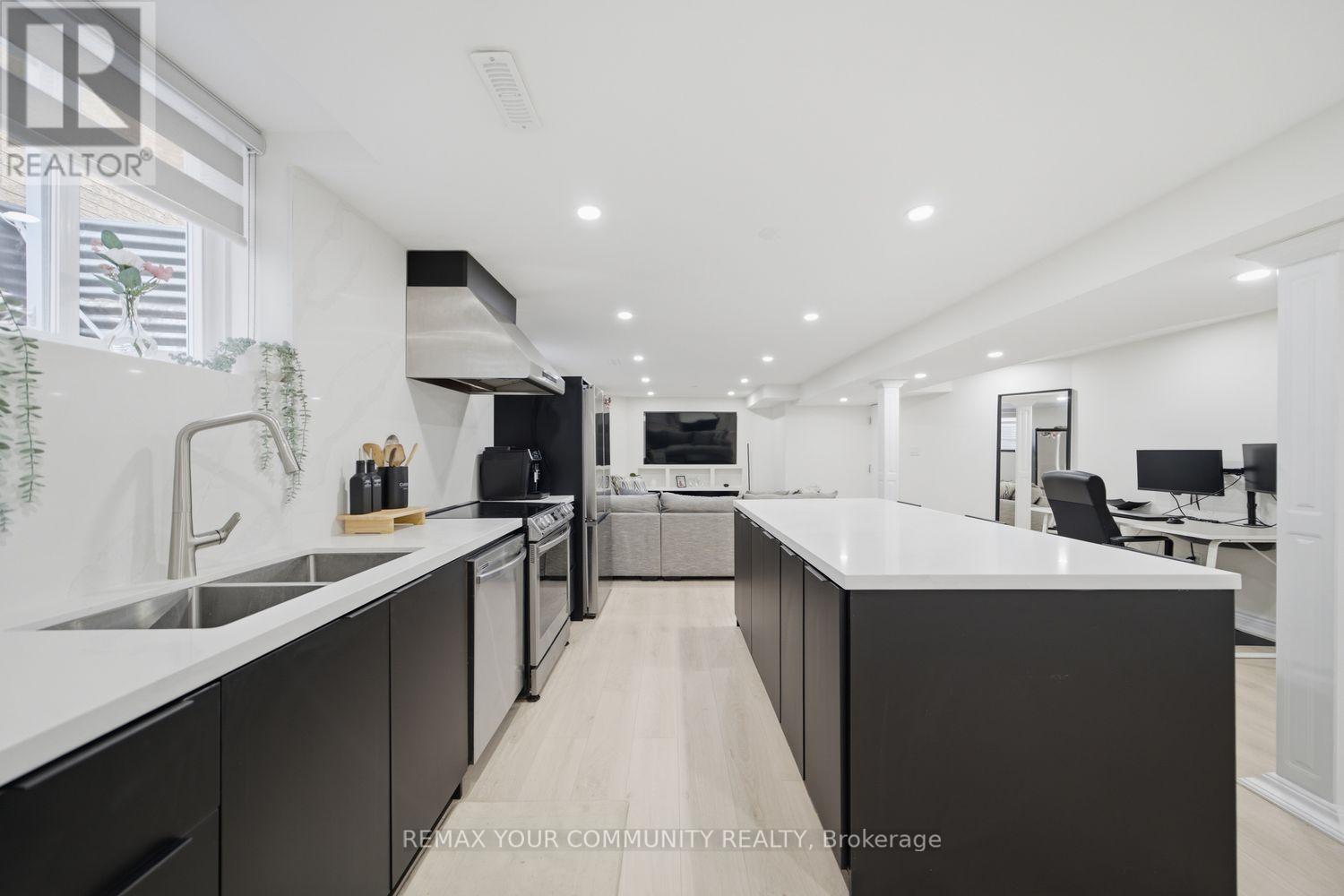 10 ST CLARE BOULEVARD - 43
