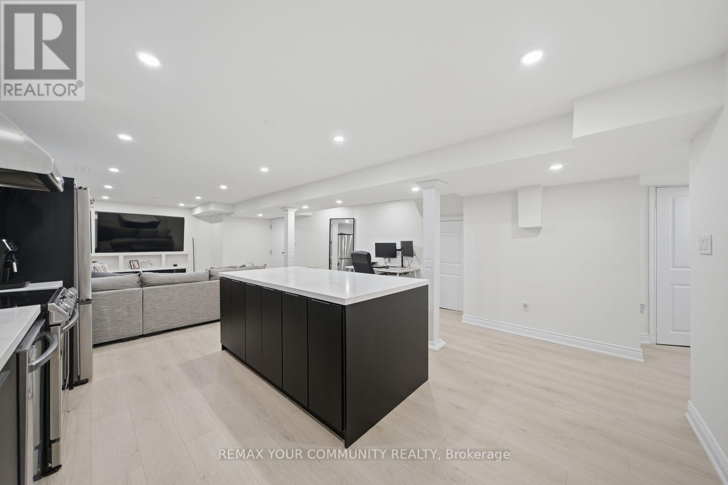 10 ST CLARE BOULEVARD - 44
