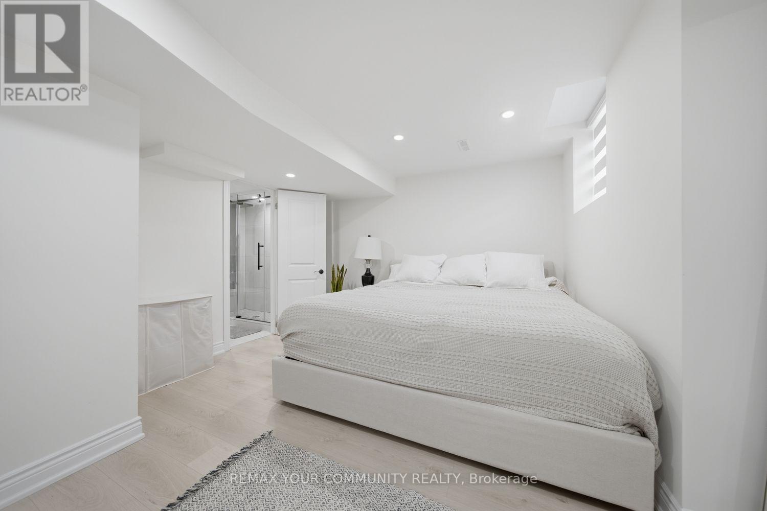10 ST CLARE BOULEVARD - 47