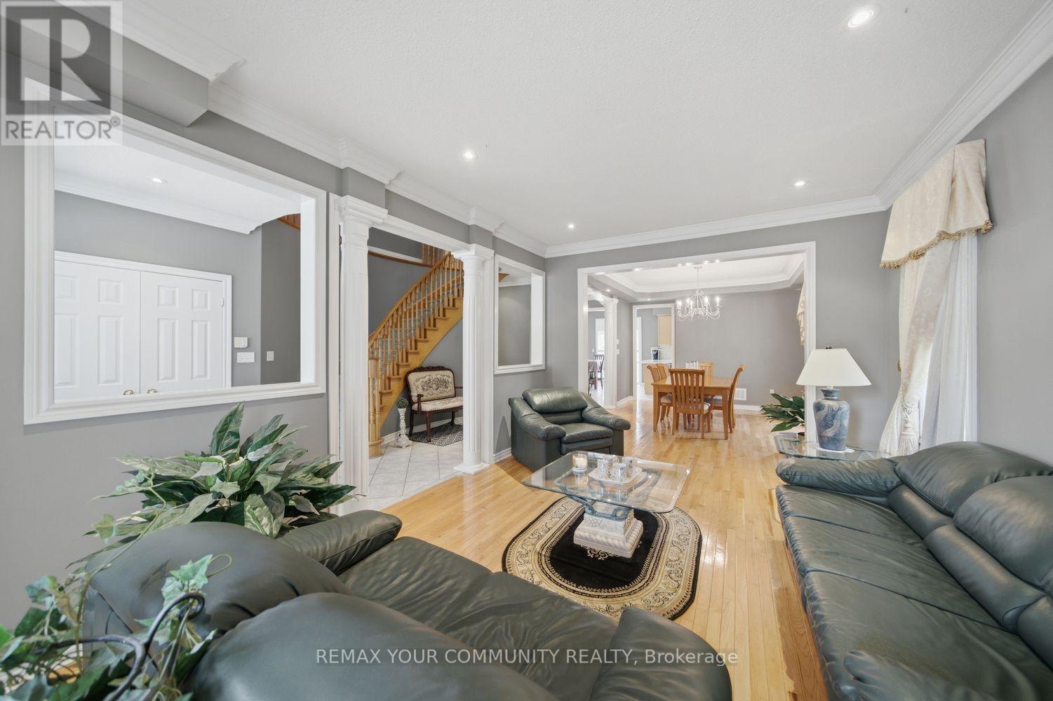 10 ST CLARE BOULEVARD - 8