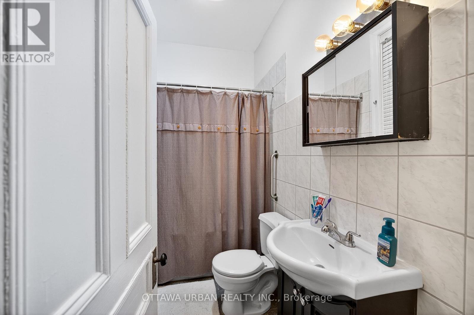 10 Bed, 4 Bath Multi-Family for Sale in Ottawa – 101 STRATHCONA AVENUE, Ottawa – MLS# X12452627 - Image 15