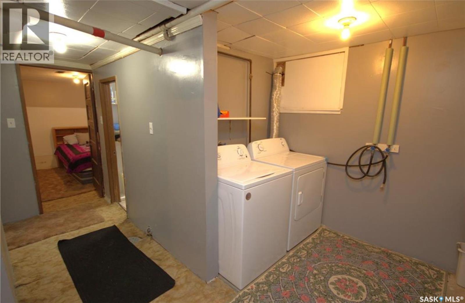 407 2nd STREET E - 11