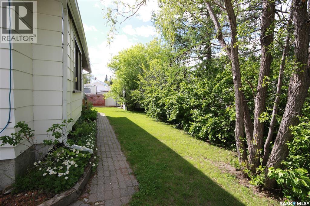 407 2nd STREET E - 17