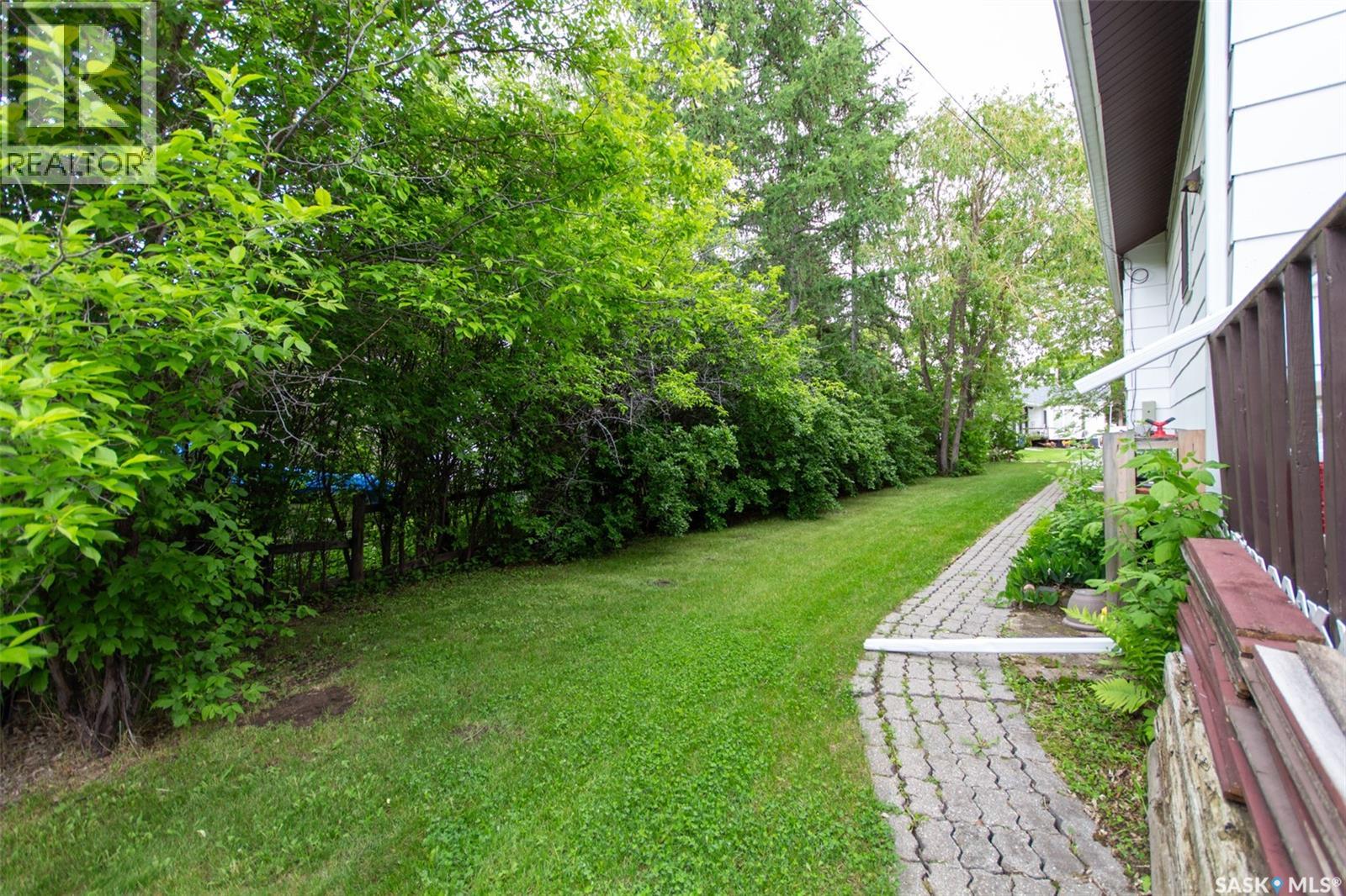 407 2nd STREET E - 18