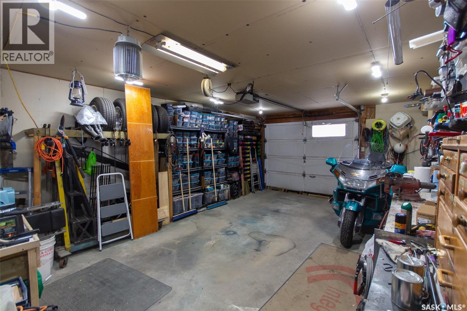 407 2nd STREET E - 23