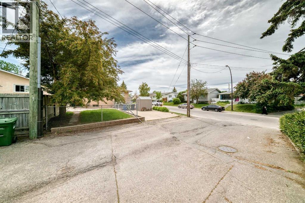 1404 Marlyn Way NE — photo 42