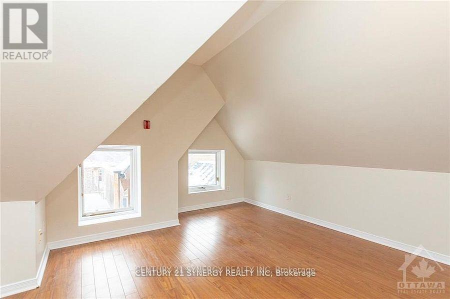 3 Bed, 1 Bath Multi-Family for Rent in Ottawa – 10 – 450 MACLAREN STREET, Ottawa – MLS# X13456304 - Image 12